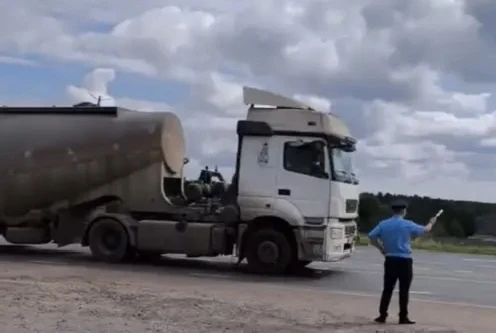 В Удмуртии владелец грузовика оштрафован за отказ водителя от прохождения весогабаритно...