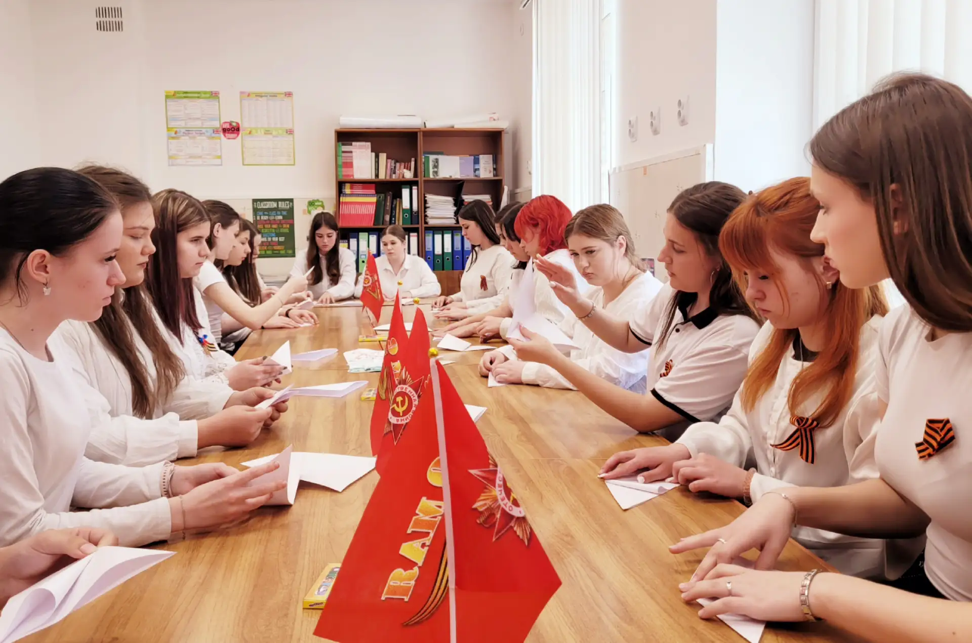 🕯 Каждый год 9 мая наши сердца сжимаются особенно сильно. Время неумолимо идёт вперёд, и тех, кто по