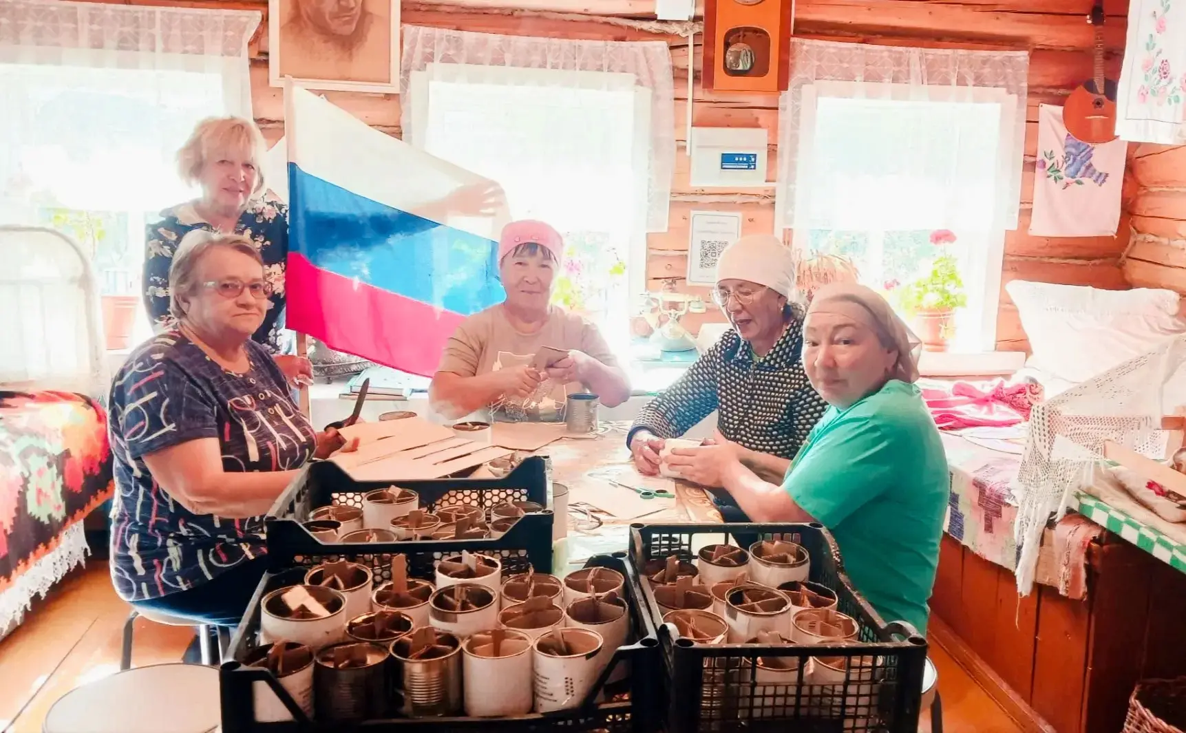 🇷🇺Арҡауыл ауылы ирекмәндәре Рәми Ғарипов йорт-музейында Рәсәй флагы аҫтында окоп шәмд...