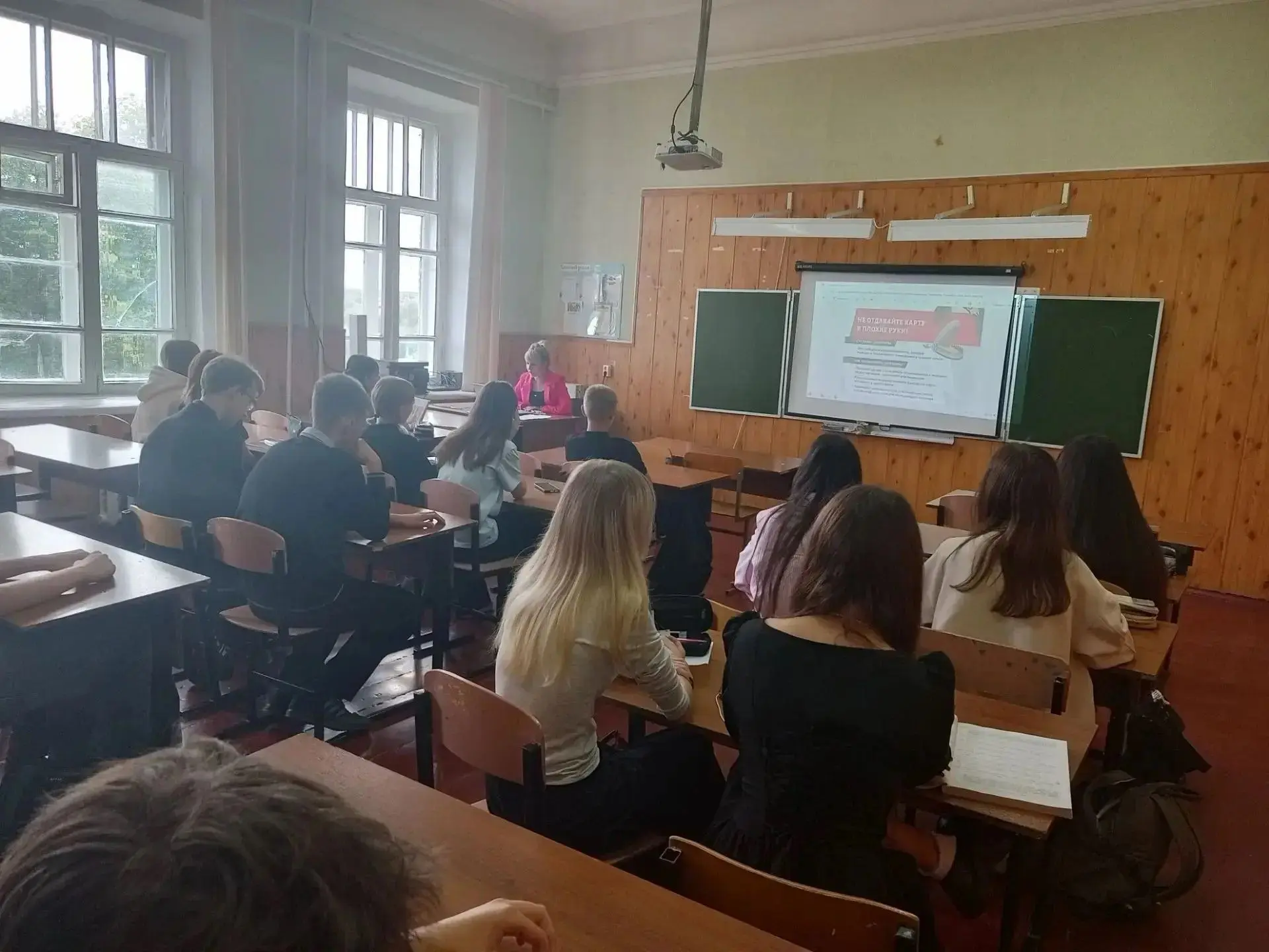 Социальный педагог Кучмсова В. А. провела познавательные беседы с учениками 9‑х классов...