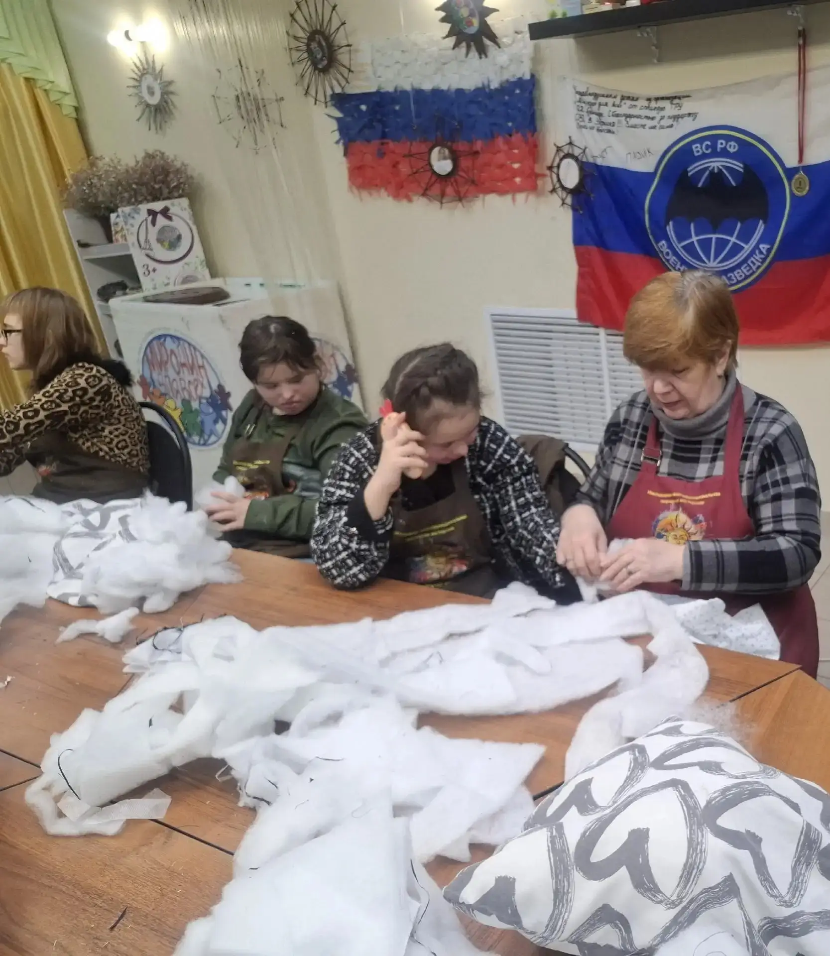 Учащиеся группы  "Семицветик" на занятиях продолжая использовать принцип коллаборации с...