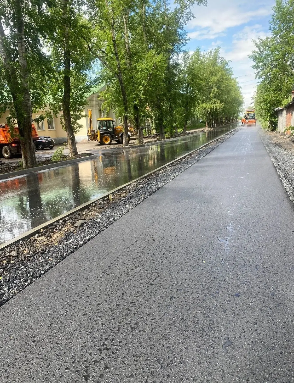 Горожане в соцсетях жалуются на ремонт улицы Садовой: по их мнению строители сильно заузили проезжую