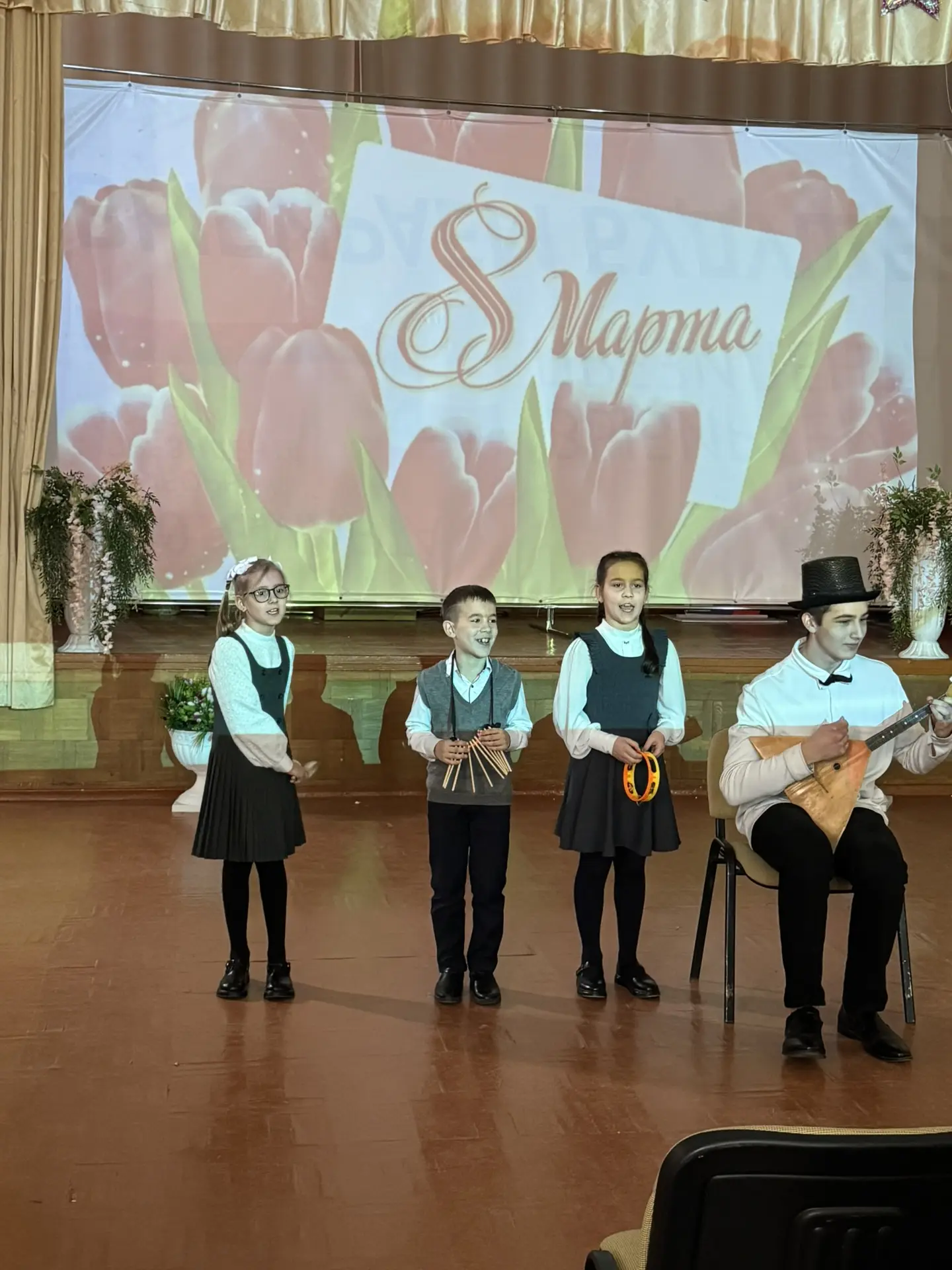 🌸Сегодня, в нашей школе, прошел праздничный концерт, посвященный Международному женскому дню 8 марта