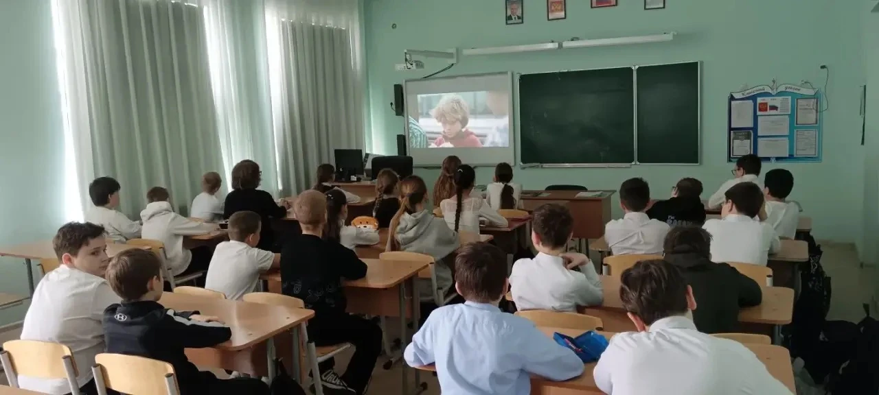 В рамках всероссийского проекта «Киноурок России» обучающиеся 5 «И» класса погрузились в просмотр за