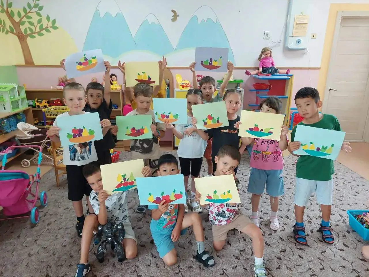 🍎🍌🍇 «Фруктовая корзина»: щедрое лето в творчестве группы «Колокольчики»! 💛Наши ребя...
