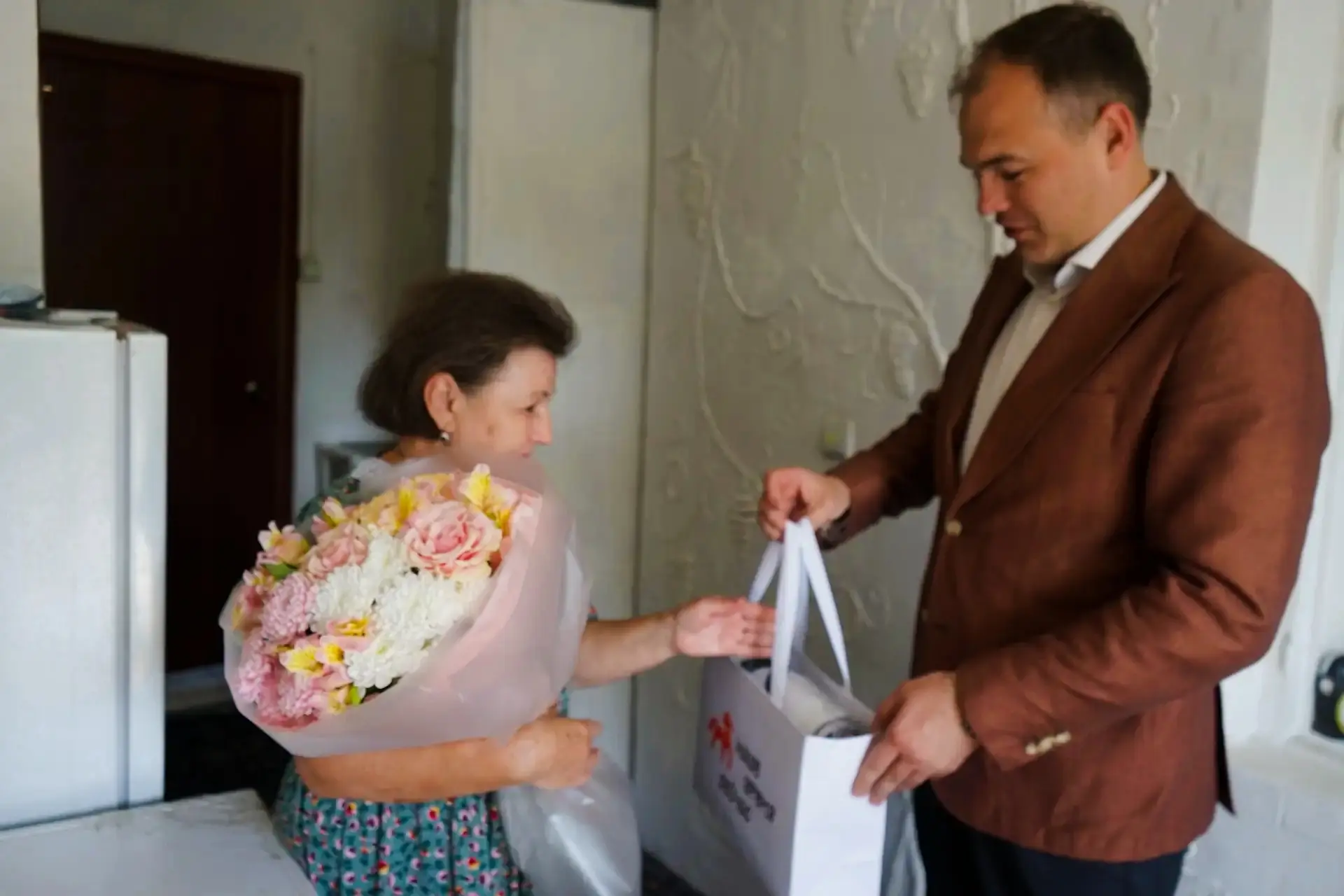 Есть люди, которыми мы гордимся. А есть те, кто их воспитал. Сегодня в рамках акции «Се...