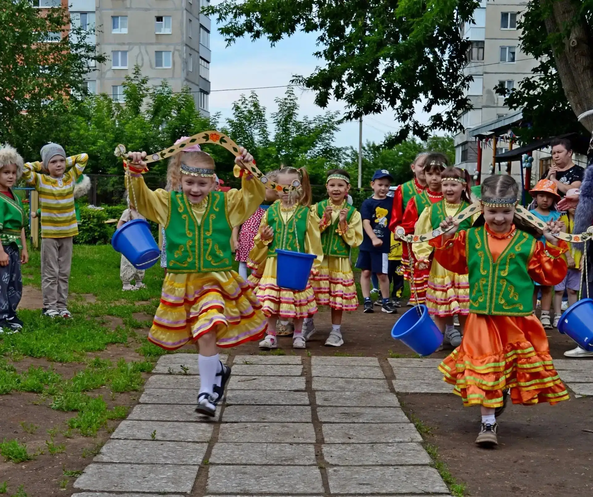 🤩 В детских садах Уфы прошел Сабантуй. 

Дети погрузились в атмосферу настоящего народного праздник
