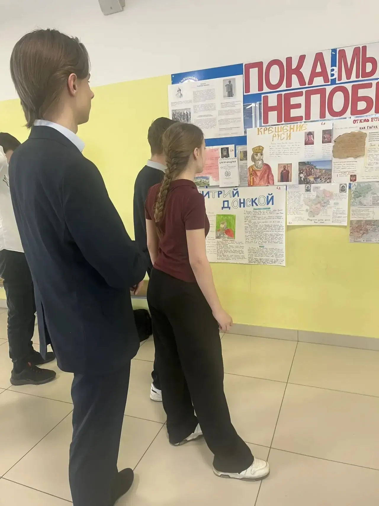 Неделя науки 🧬  Учащиеся 6-х, 8-х и 10 классов представили выставку научно-исследовательских работ п