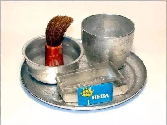 Советский бритвенный набор и лезвия Нева.