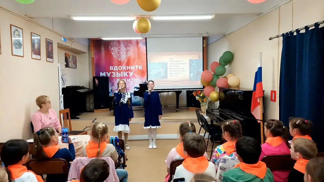 Ребята из нашего лагеря «Мир вокруг нас» побывали на концерте в детской музыкальной школе. 🎼🎻