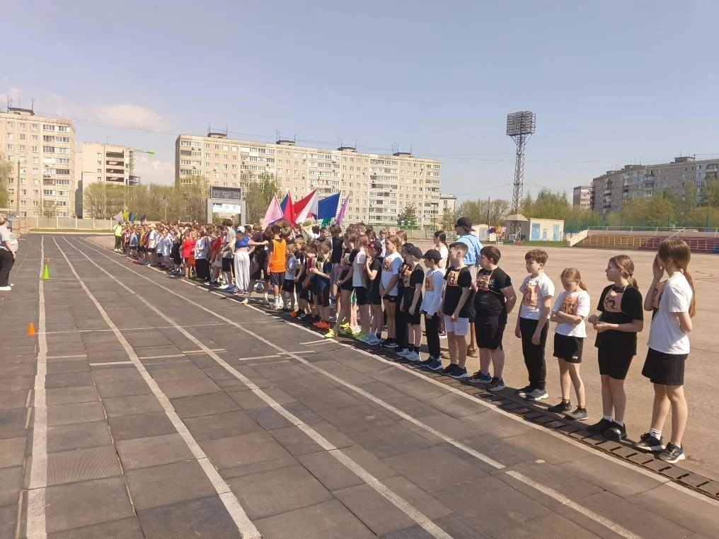 Сегодня на стадионе «Старт» было по-настоящему жарко. И дело не только в весеннем солнц...