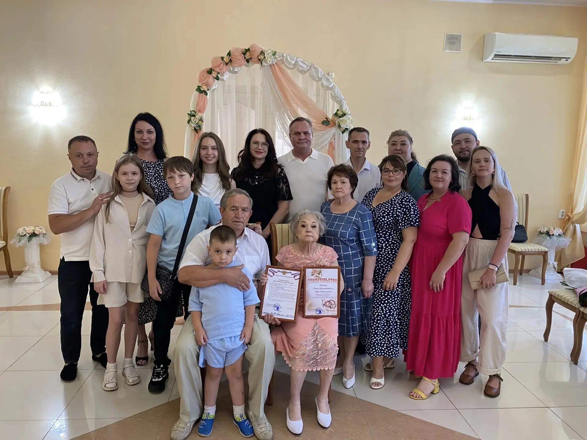 Совет да любовь – такие слова звучали в этот день в адрес золотых юбиляров – Поповых Па...