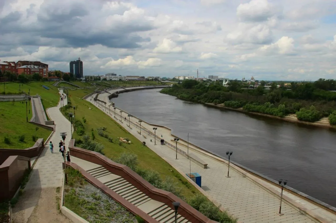 Утром 30 июля уровень воды поднялся в Тюмени до 889 см — это на 39 см выше критической отметки. Но е