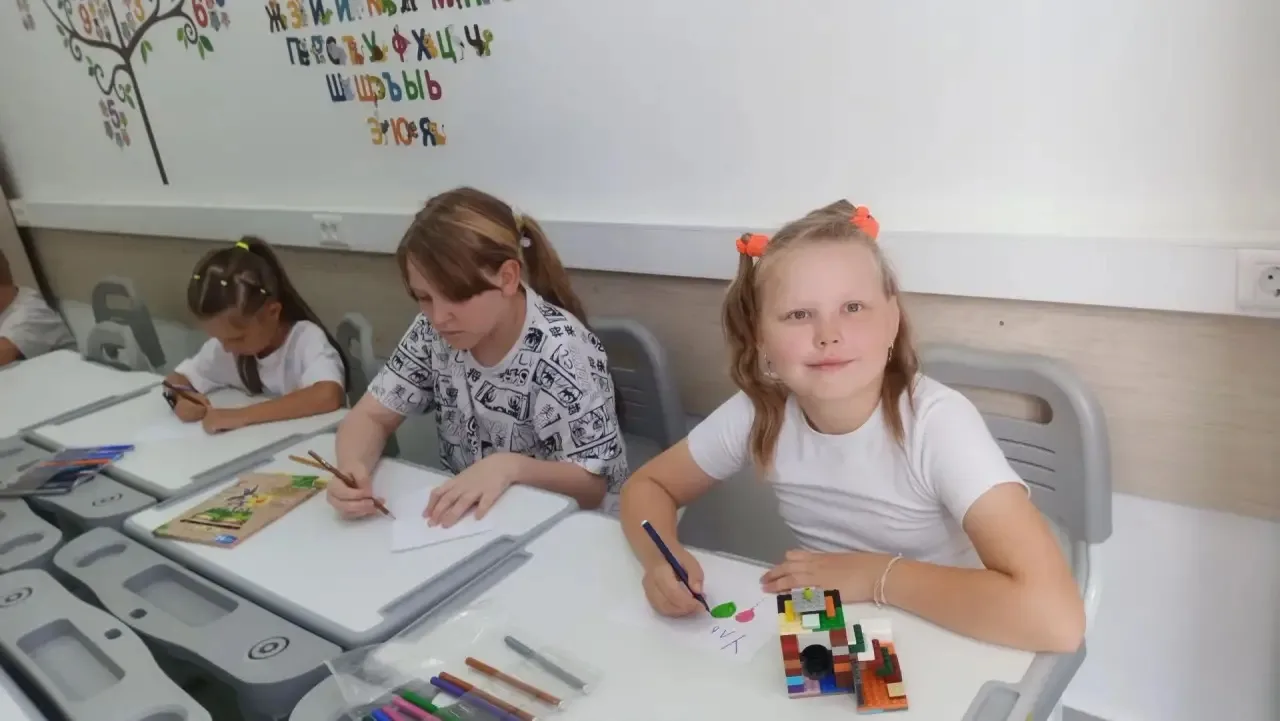 Лето, которое дети запомнят!

Каждый день в летнем клубе — это новые игры, творческие задания, прогу