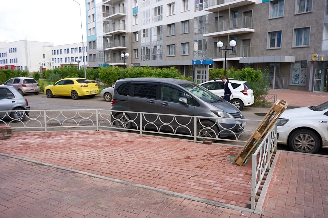 Выделенная  площадка для мусорных баков