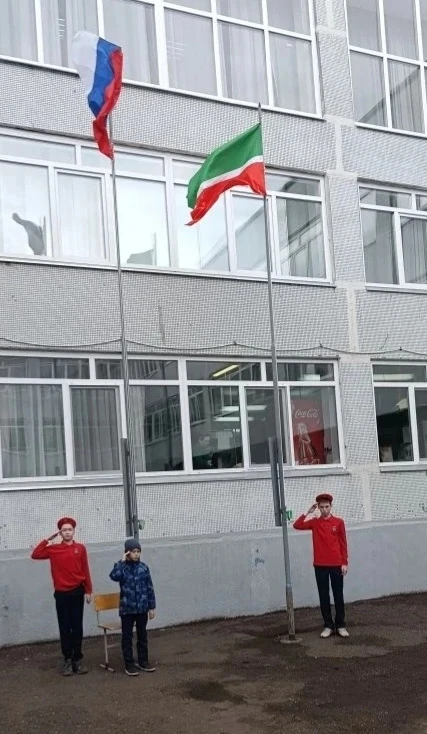 🇷🇺 Герой понедельника: Данил Кырганов поднял флаг в честь своей победы! 🧑‍🔬  Сегодня, 27 апреля, тра