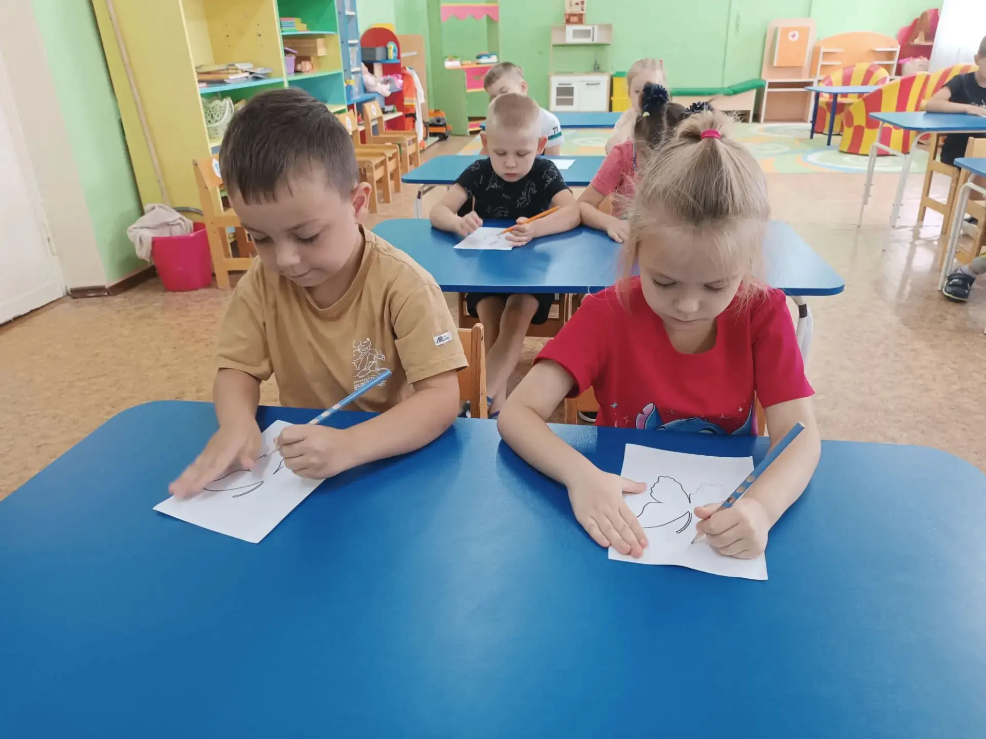 Легко ли быть левшой? Наши ребята провели эксперимент!