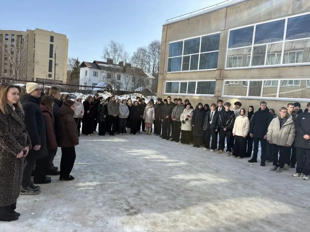 Память сильнее времени 🕯  11 марта в школе №8 города Костромы прошла торжественная линейка, посвящен