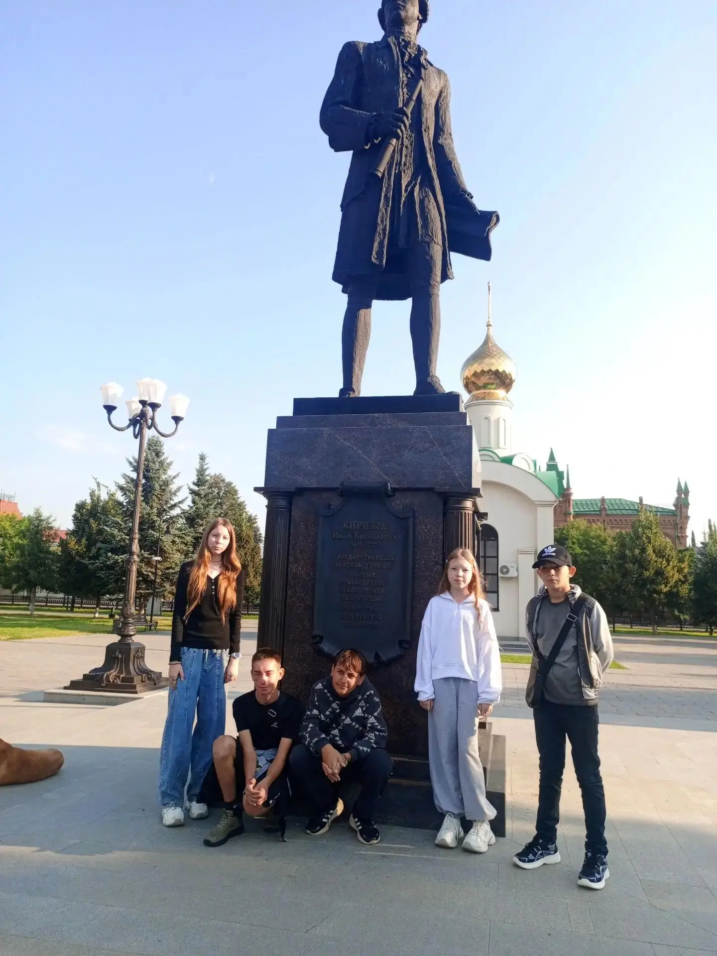 Заканчиваются летние каникулы. И в эти последние деньки ребята 6 класса вместе с классн...