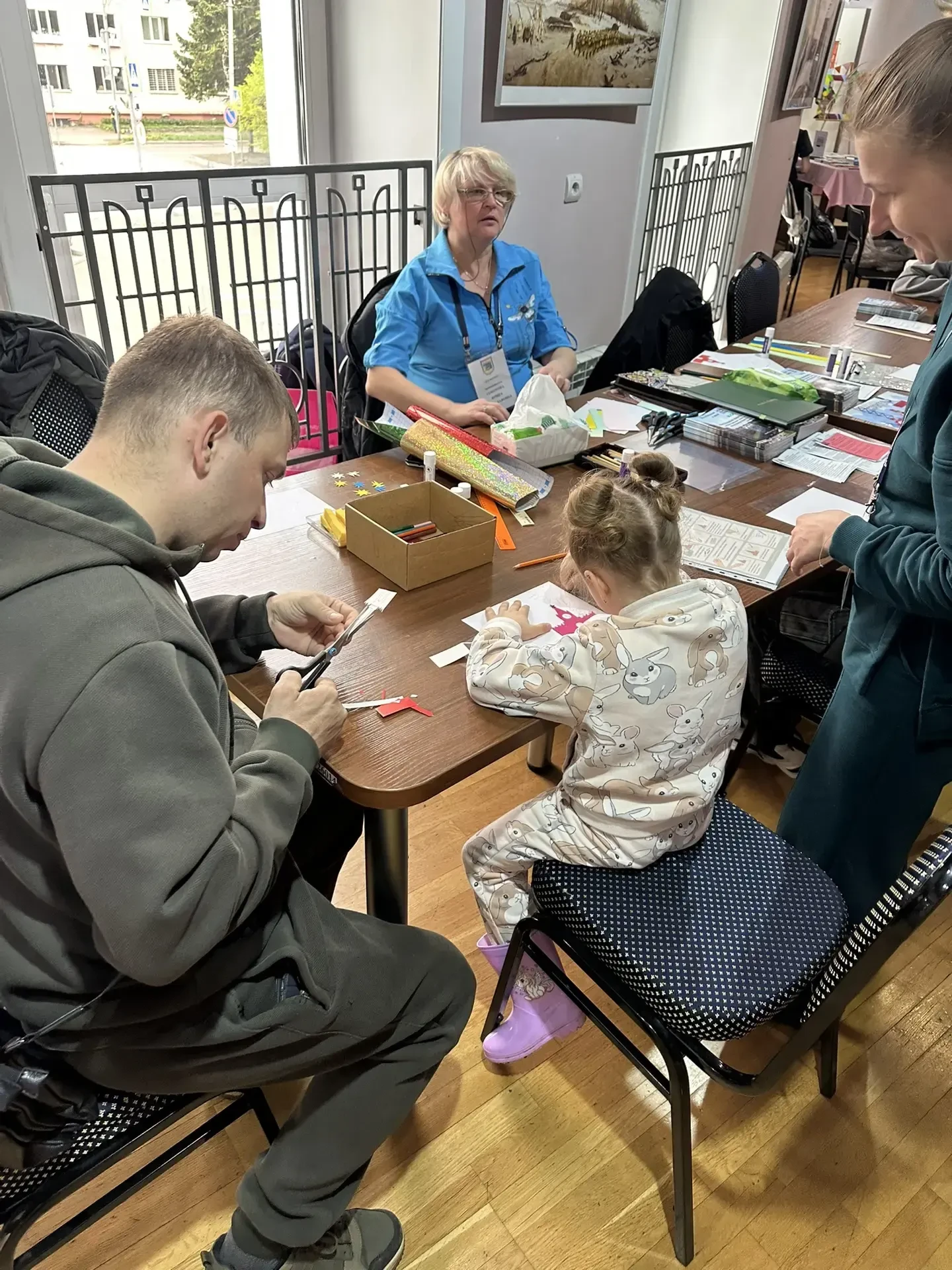 Наши в музее: учили всех делать открытки ко Дню России