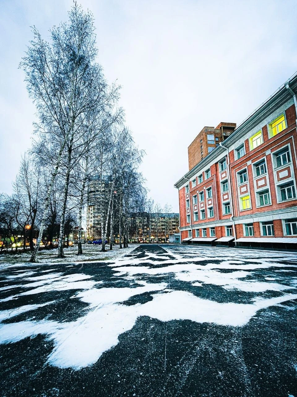 🌨 Мокрый снег и сильный ветер идут в Новосибирск