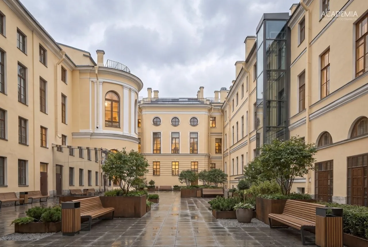 Дом Воронцова-Дашкова на Английской набережной в Санкт-Петербурге, интерьеры которого послужили проо