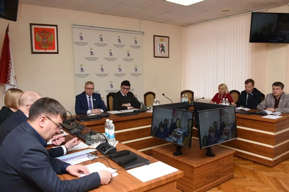 30 апреля в Государственном Собрании прошло совместное заседание двух комитетов: по науке, образован