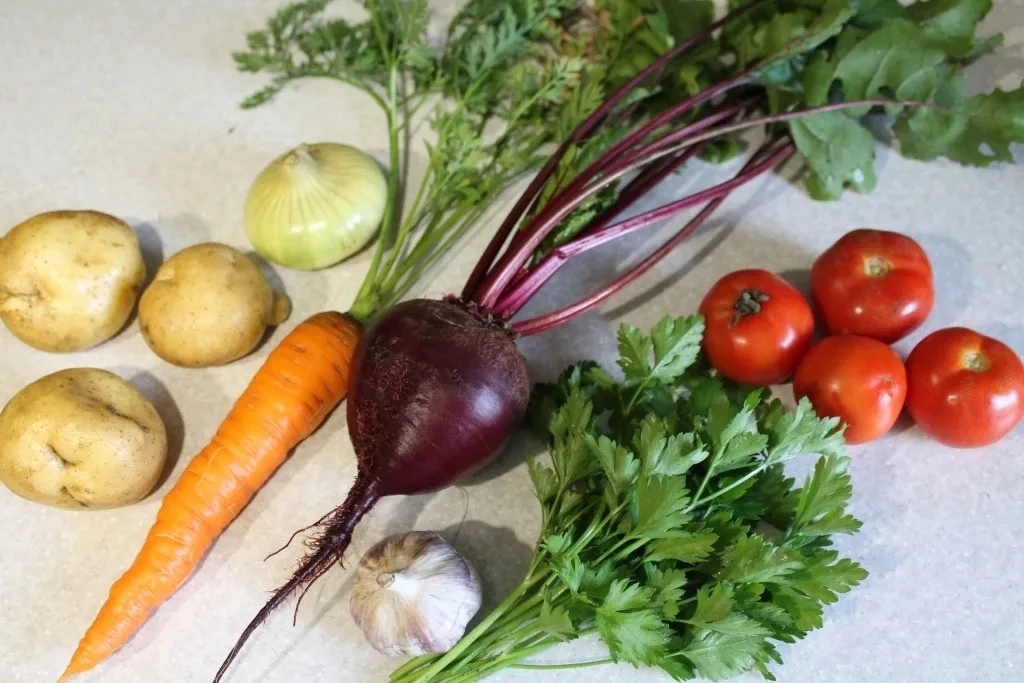 🥕 Овощи «борщевого набора» подорожали в России за год на 20-38%.