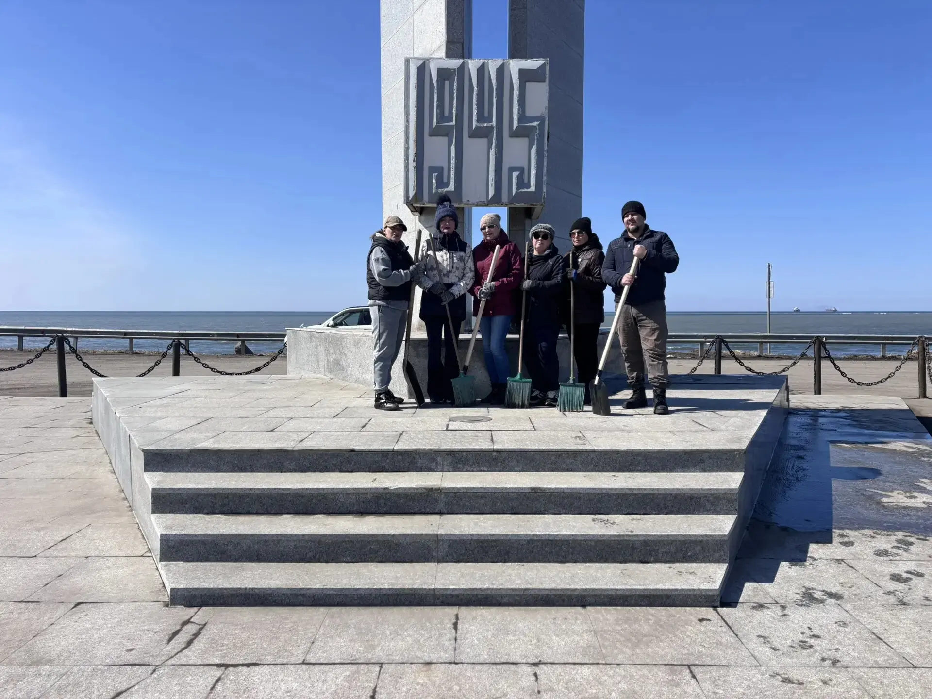 Чистый город начинается с тебя!   Члены Углегорской территориальной избирательной комиссии 10 апреля