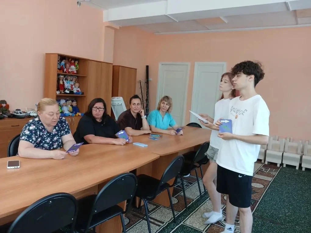 09 .06 Активисты Движения Первых Калашников Д и Зель В, провели деловую игру по финансовой грамотнос