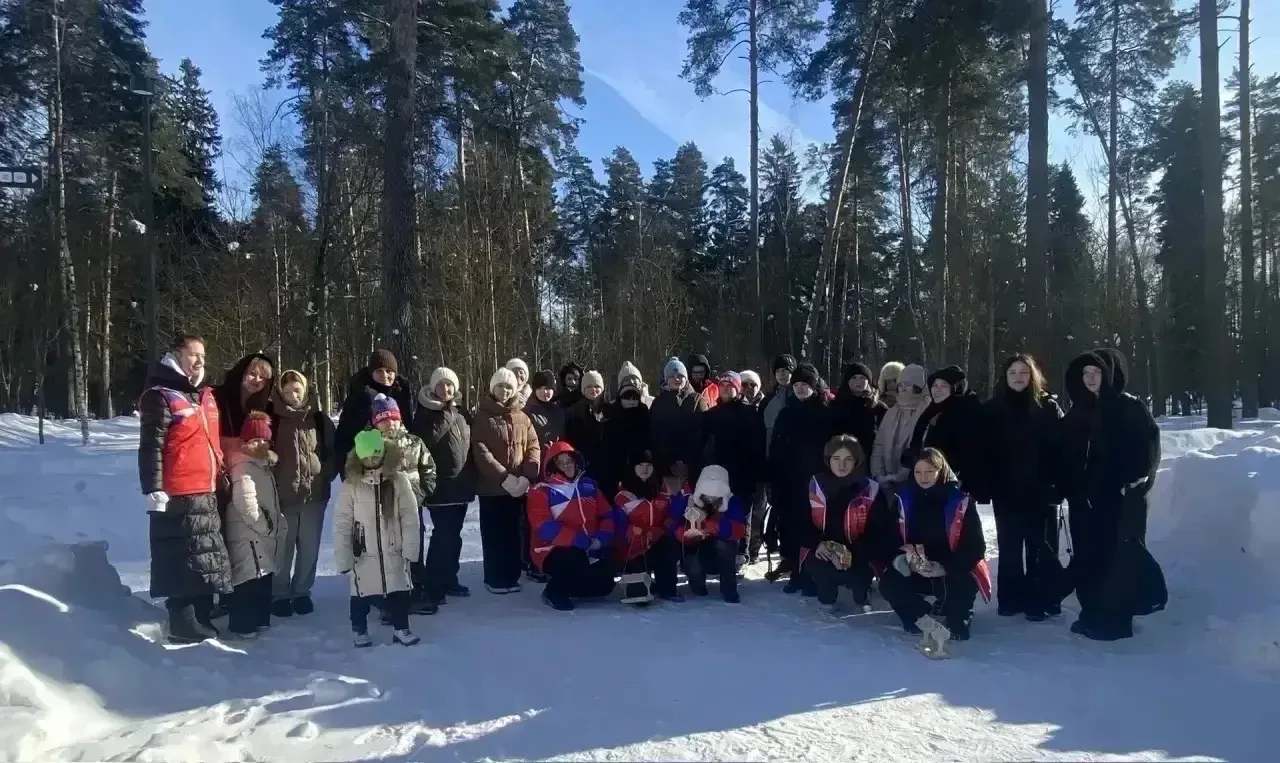 18 февраля ученики Центра образования №1 приняли участие во всероссийской акции "Покорми птиц". Совм