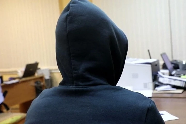 В городе Копейске на горячем задержан 18-летний курьер, связанный с мошеннической схемой  Молодой че