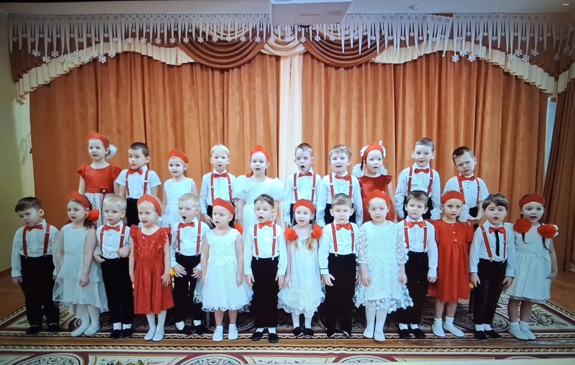 🎤 Поздравляем победителей и призеров конкурса "Поющая Москва"  🎧 В этом году наши дошколята из "Кора