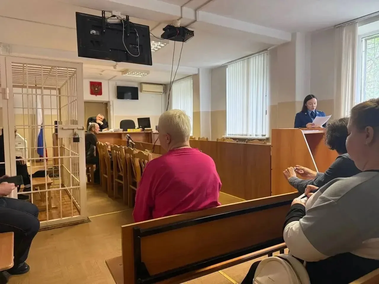 С учетом позиции государственного обвинителя и на основании вердикта коллегии присяжных заседателей 
