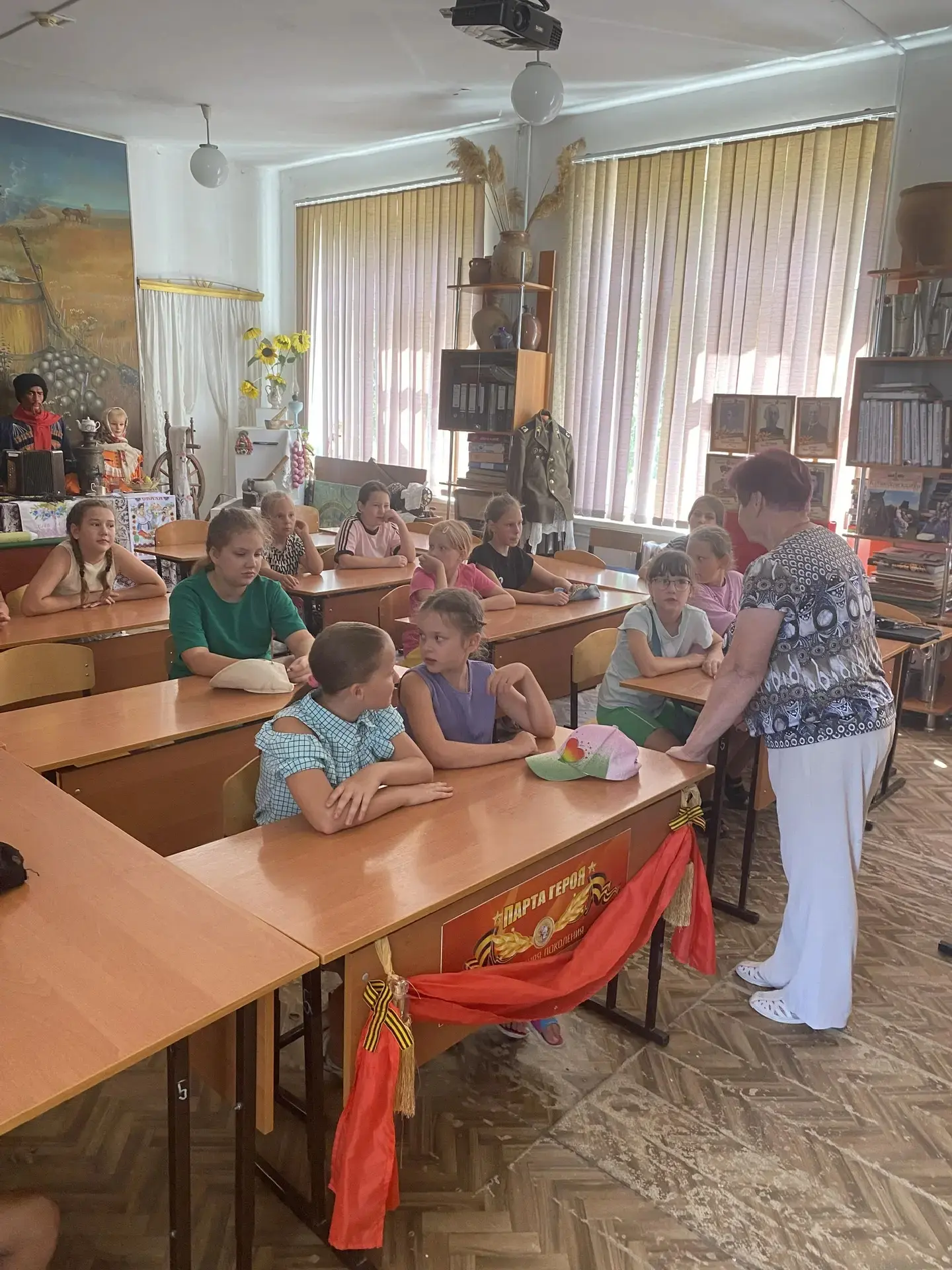 Сегодня 27 июля 2отряд «Звездочки» летнего оздоровительного лагеря посетили школьный музей, где прин