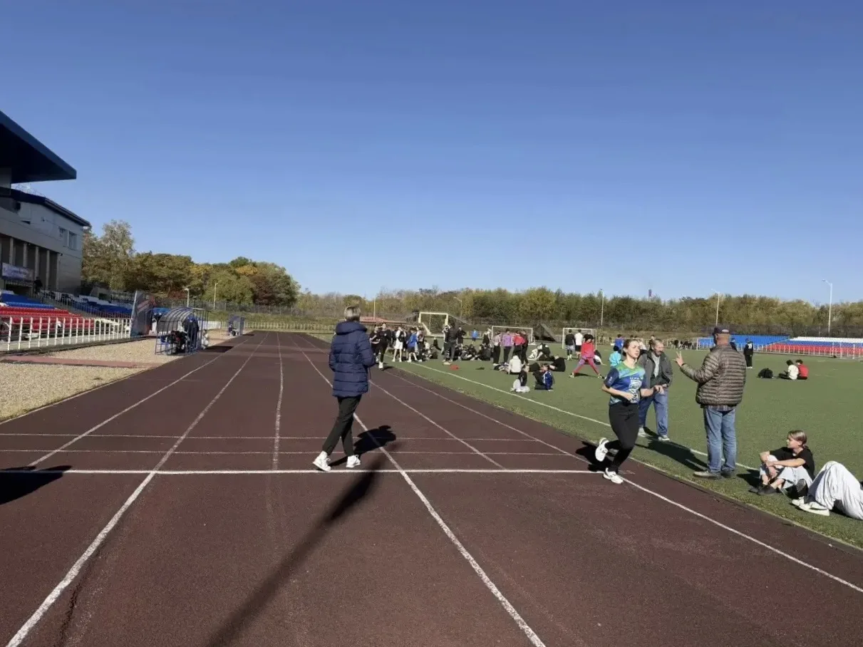 🏃 В Биробиджане прошли городские соревнования по легкоатлетическому кроссу среди школь...