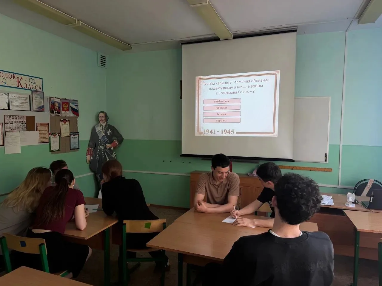 МБОУ "СОШ №1" (структурное подразделение с. Мишутино)  Знать, чтобы помнить! 🎖️ В рамках школы полно