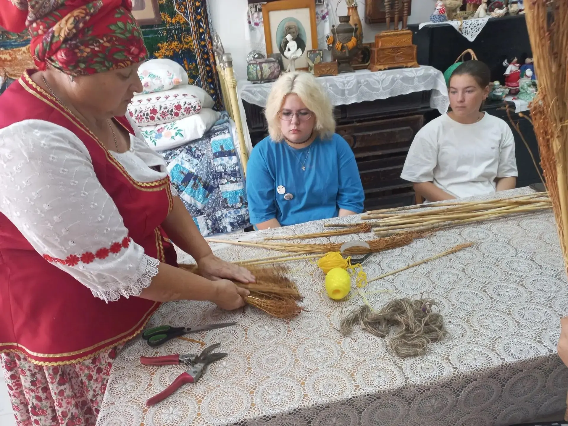 В сельском доме культуры станицы Бородинской в рамках реализации программы мастерская т...