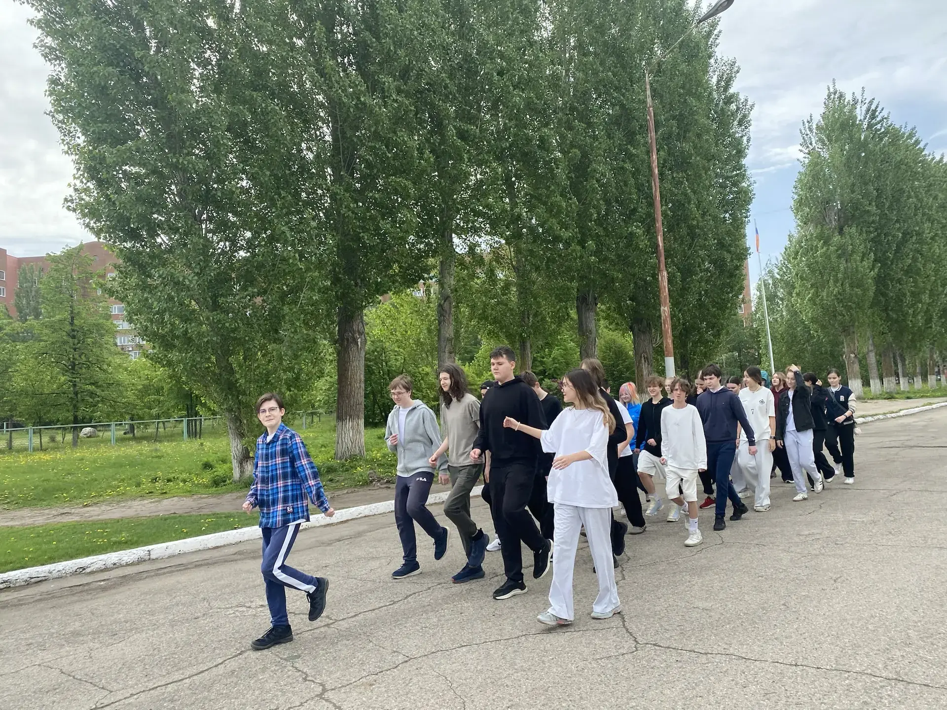 13, 14 и 15 мая 2026 года на базе школы прошли трёхдневные учебные военные сборы для 8-х классов! Он