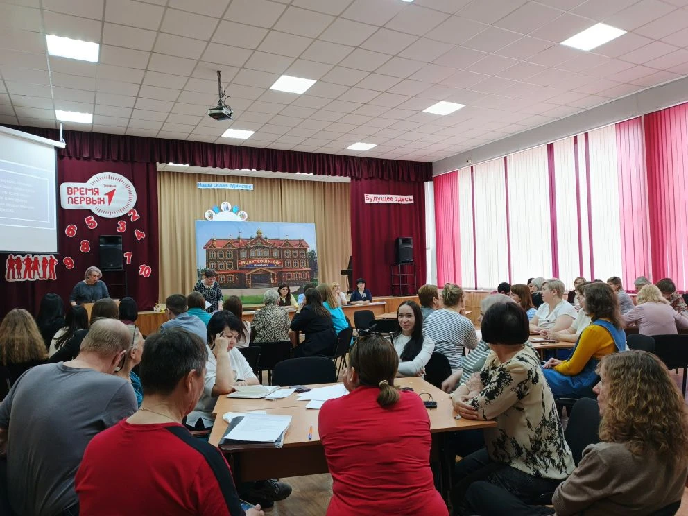 📚 Учителя на каникулах: мифы и реальность🤗  🎈Каникулы — это не про отдых. Это про педсовет в актовом