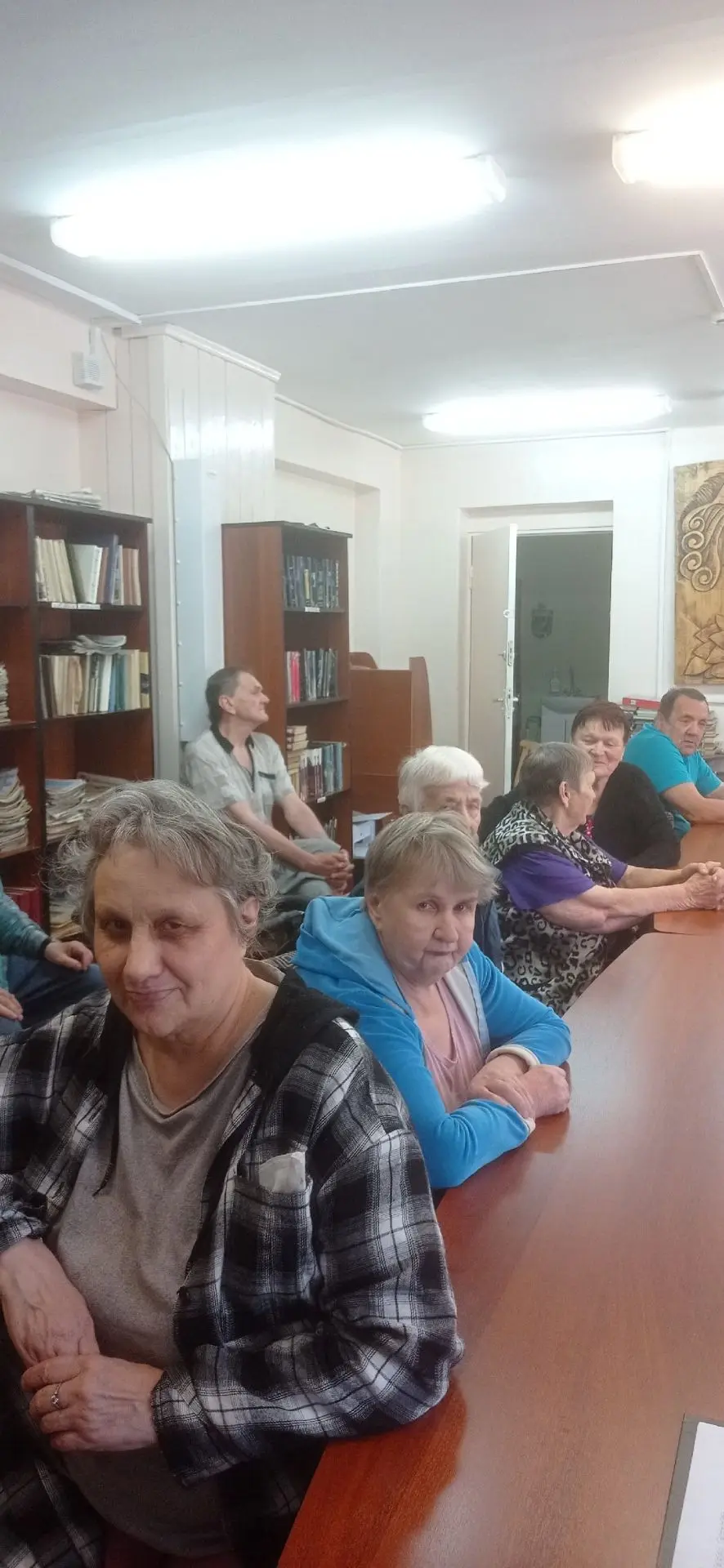Сегодняшний день в библиотеке нашего дома- интерната выдался особенным: здесь прошла викторина «Я лю