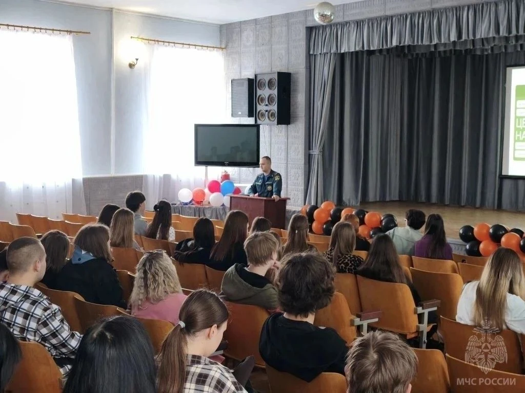 Безопасность должна быть в приоритете всегда  В преддверии летних каникул спасатели МЧС России встре