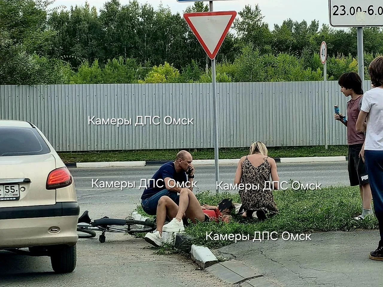 Вчера около 20:00 между домами по Конева 12-14 сбили девушку на велосипеде на пешеходнике.

💥Подпиш
