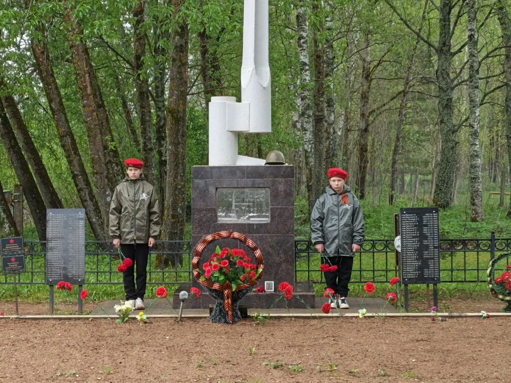 9 мая. День Победы. В этот священный день мы вспоминаем подвиг наших предков. По улицам деревни Замы