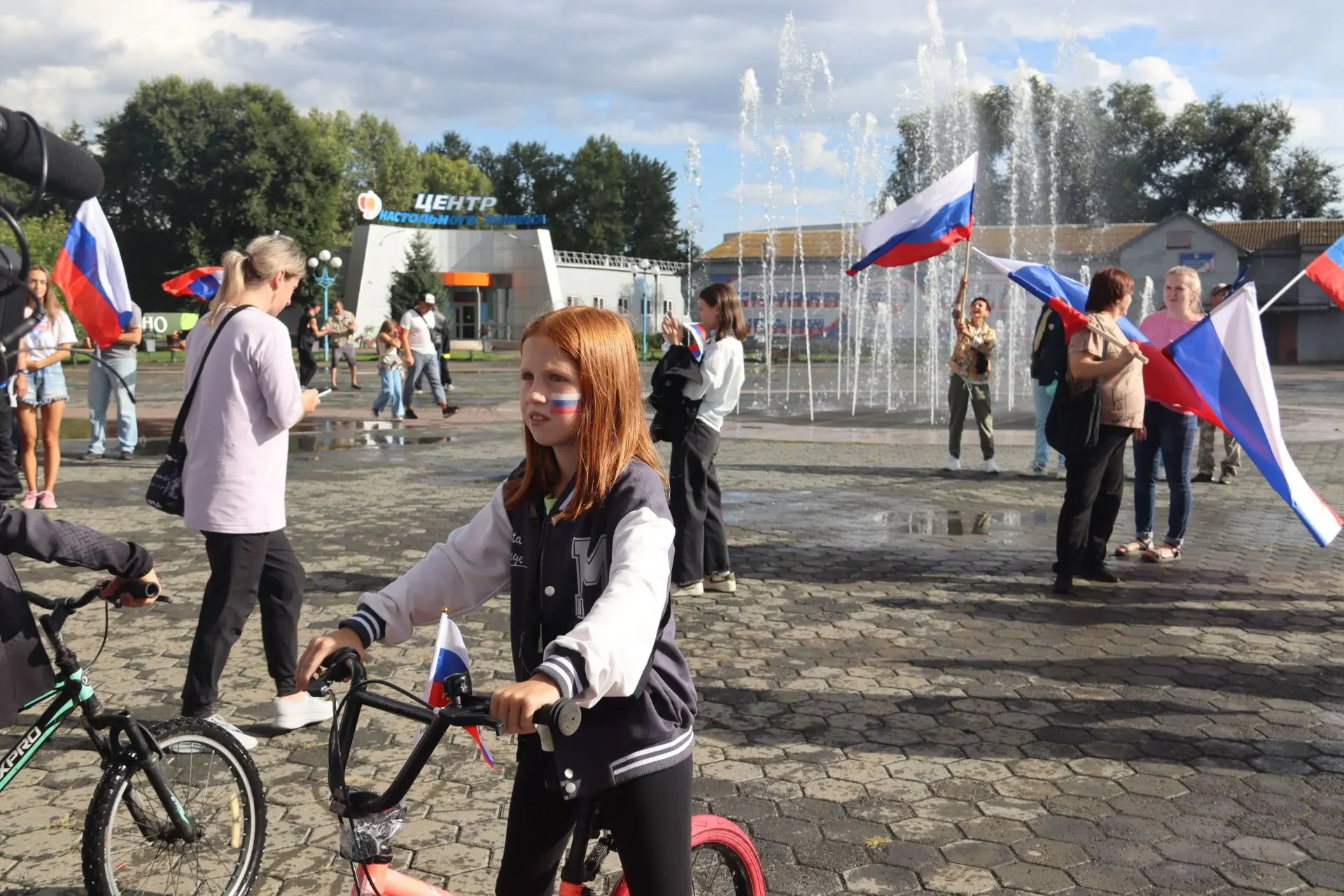 В Абакане в честь Флага России состоятся вело- и автопробеги и концерт