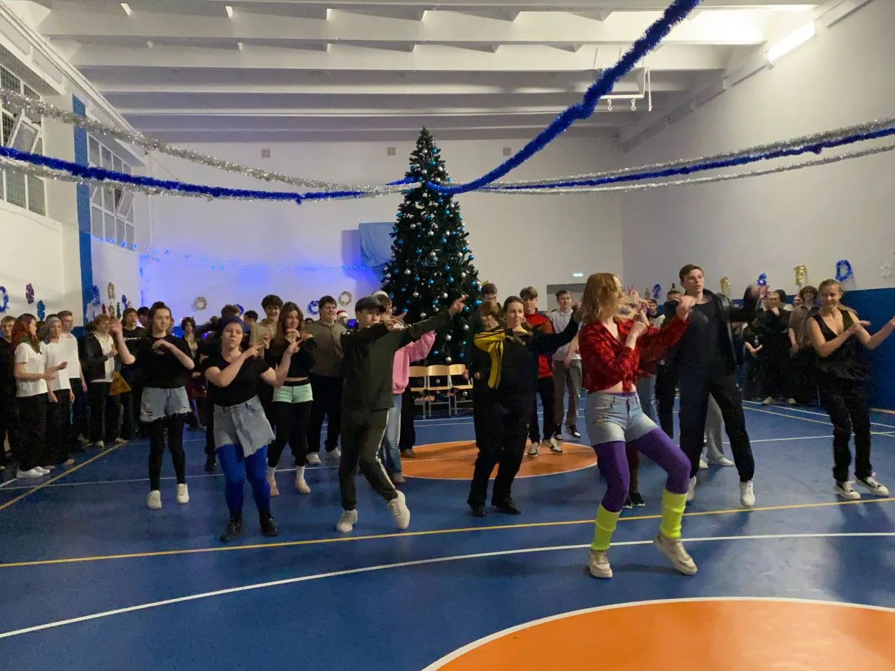 А третий день был наполнен красками и стилем 90-х🎄