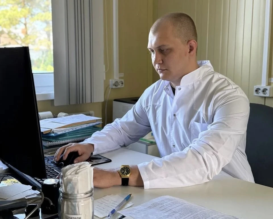 ‍🏥👨‍⚕️🧑‍⚕️Коллектив Юргинской городской больницы пополнили фельдшеры Эдуард Алексеевич Шмелев и А
