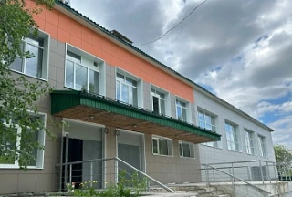 Глава Приморского округа Валентина Рудкина проверила капитальный ремонт Уемской школы.

К завершению