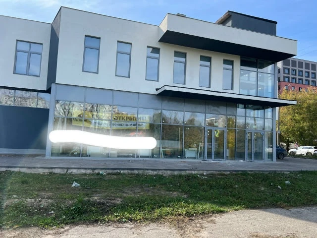 Нижегородцы заметили вывеску об открытии продуктового магазина в здании на Заречном бул...