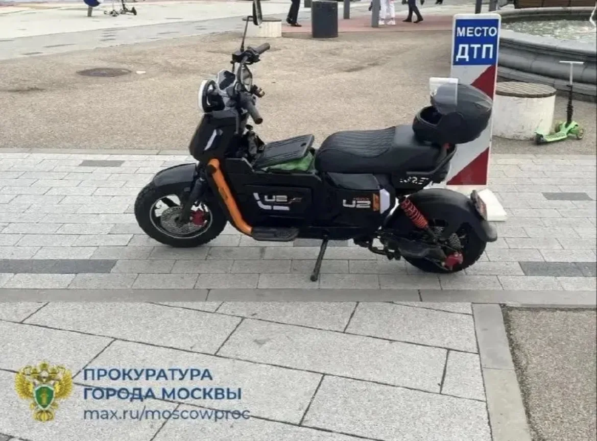 В Москве мужчина без водительских прав на мопеде сбил маленького ребенка, прокуратура проводит прове